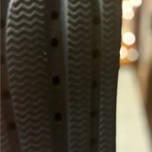 Cute and comfortable never worn Fashion Nova slides size 7 - Picture 6 of 6